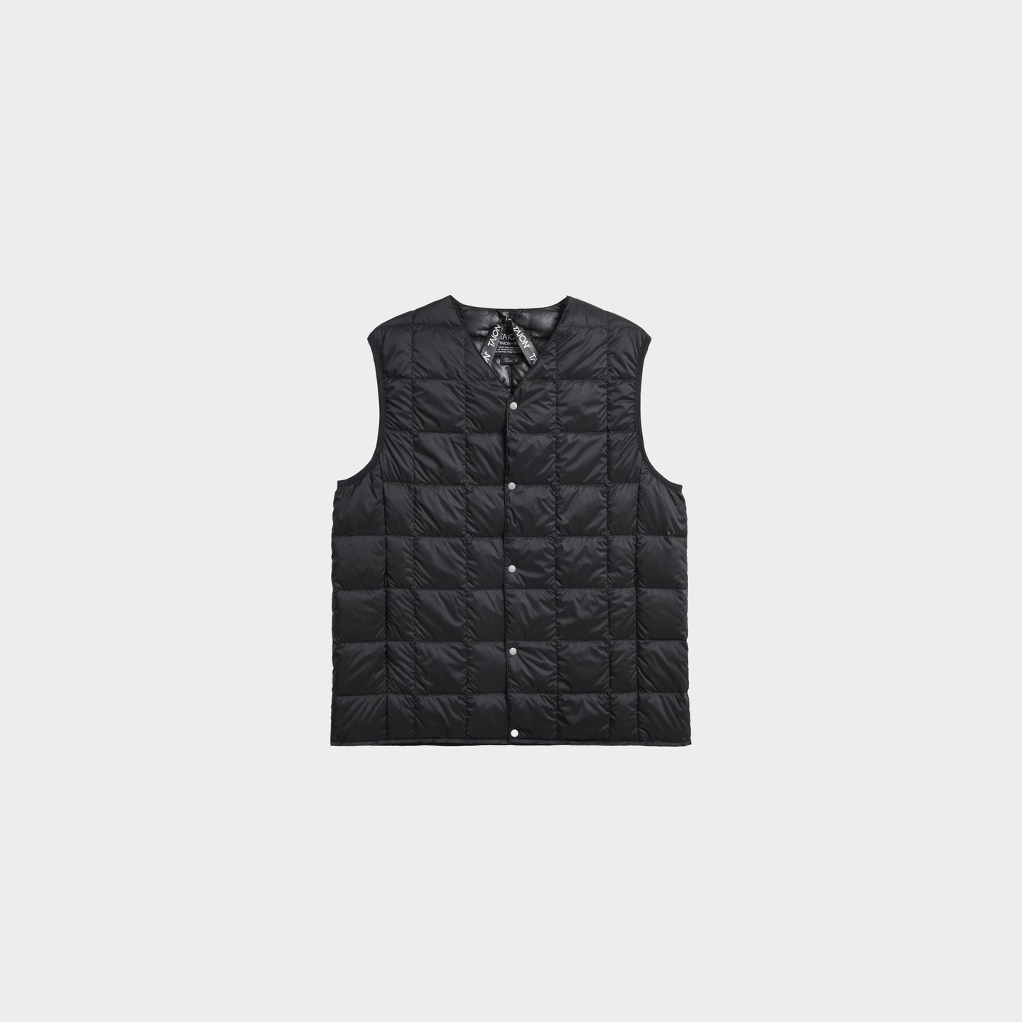 TAION V-Neck Button Down Vest in Farbe black